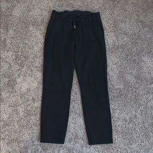 BLACK LULULEMON - ON THE FLY 7/8 PANT